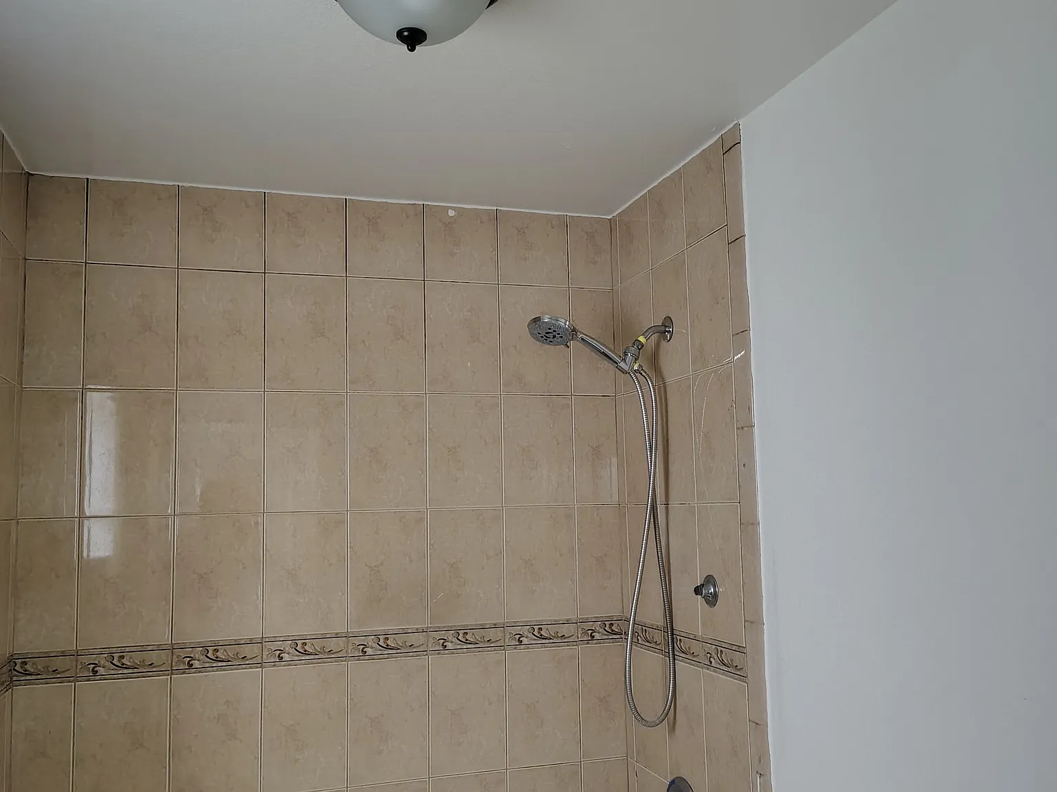 3 bed, 1000 sqft, $2,995 — Photo 2