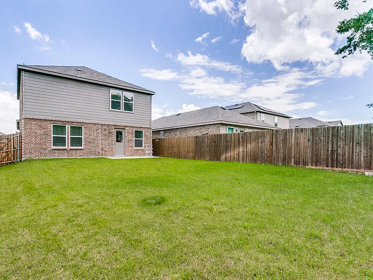 242 Lake Erie Dr — Photo 12