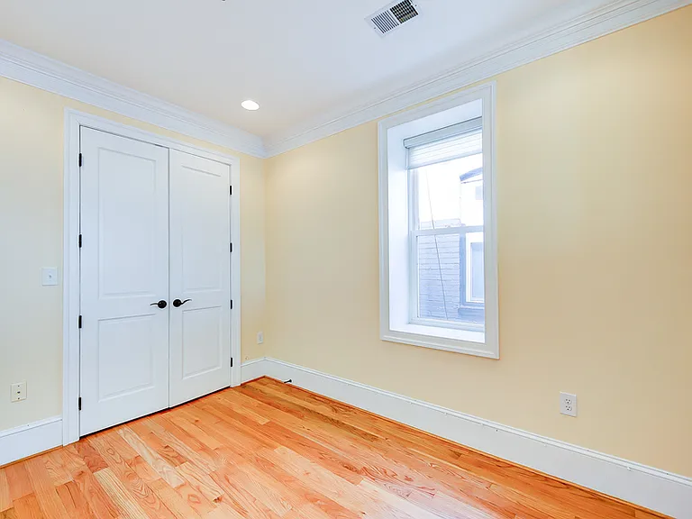 629 4th St NE #3 — Photo 17