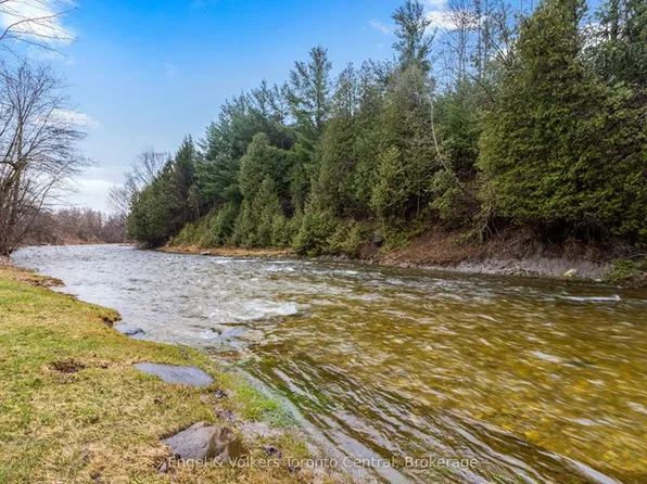 3237 Collingwood St, Clearview, ON L0M 1G0