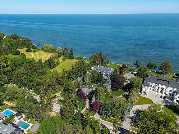 3rd image of 2096 Lakeshore Rd E