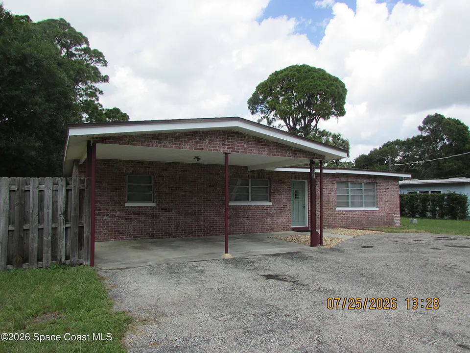 211 W Laila Dr