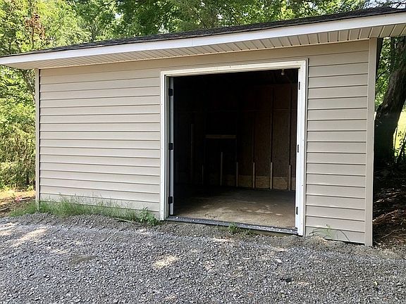 4th image of 3127 Yell Rd