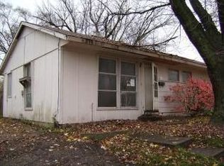 1731 Papoose Rd, Carpentersville, IL 60110