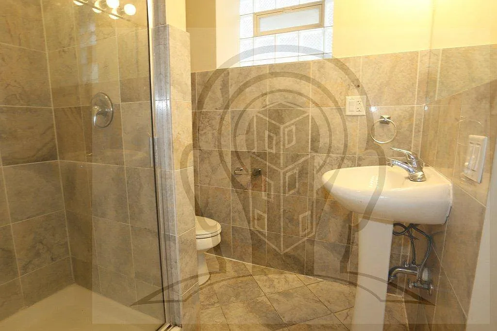 4 bed, 2000 sqft, $4,100 — Photo 3