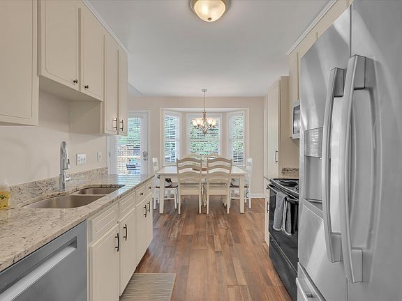 4th image of 106 Brandon Dr