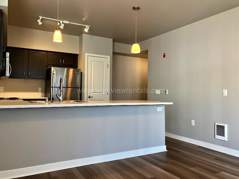 203 E Laurel St — Photo 58
