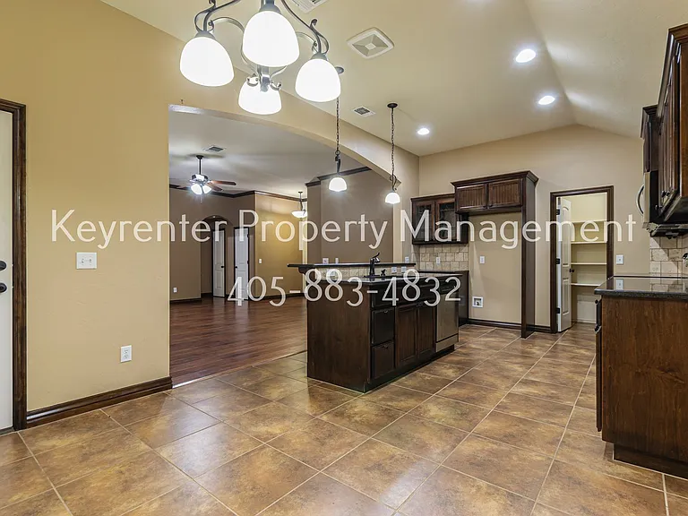 2405 SW 138th St — Photo 6