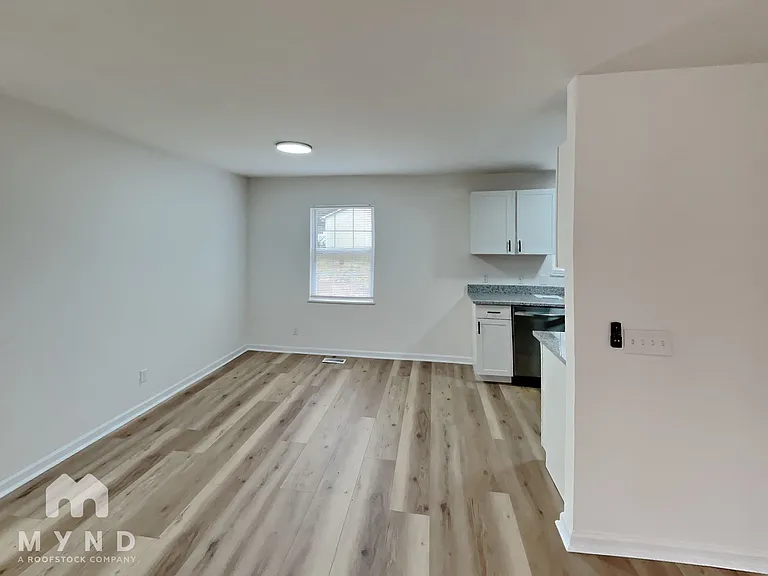 302 Clancy St — Photo 6