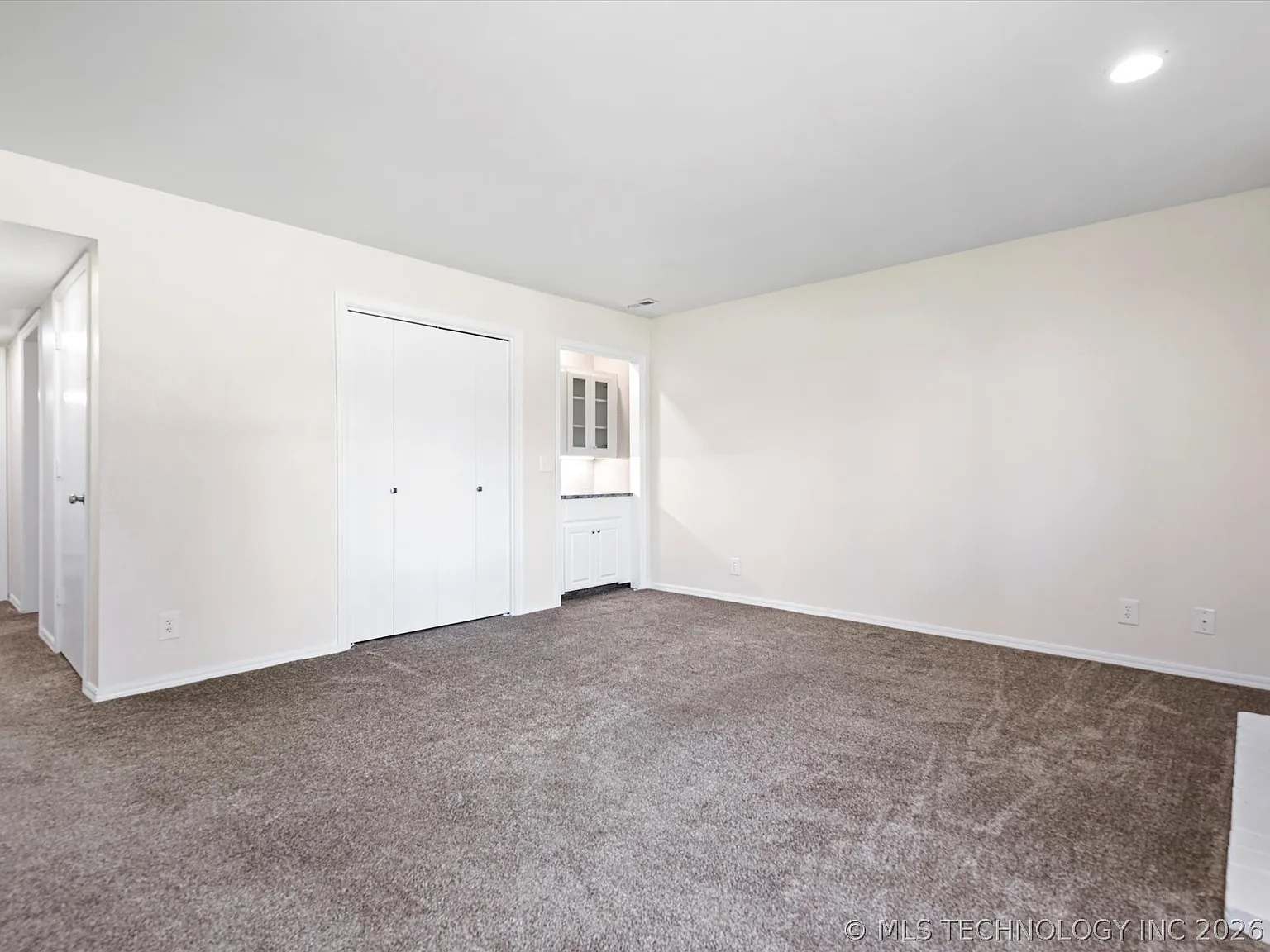 2 bed, 1.5 bath, 1600 sqft, $1,400 — Photo 4