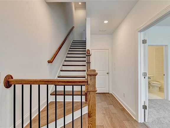 5th image of 603 Millcroft Blvd