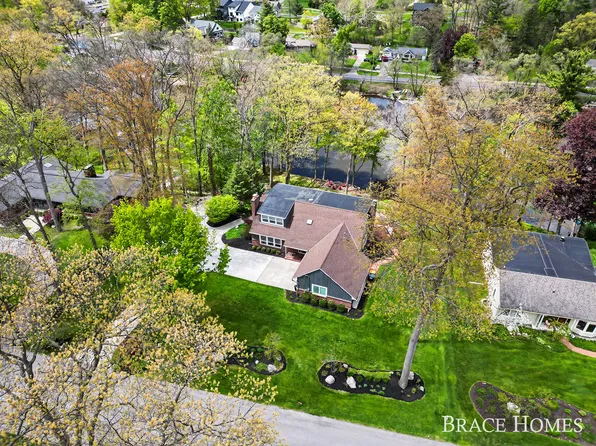 2793 Cascade Springs Dr SE, Grand Rapids, MI 49546