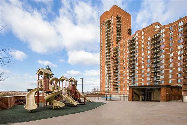 616 Harmon Cove Tower — Photo 13