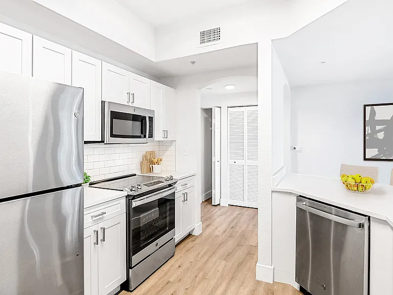 The Estates at Wellington Green Apartments — Photo 15