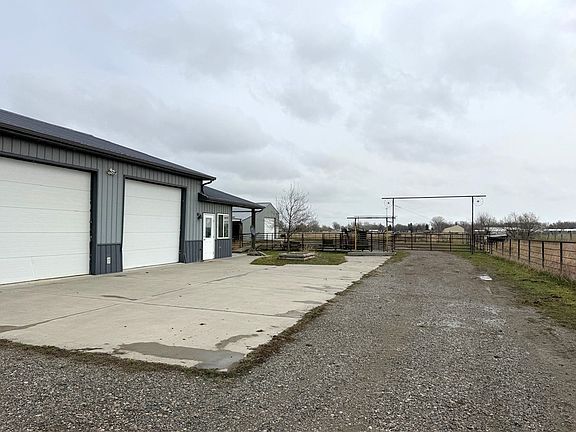 3rd image of 2453 N 14th Rd