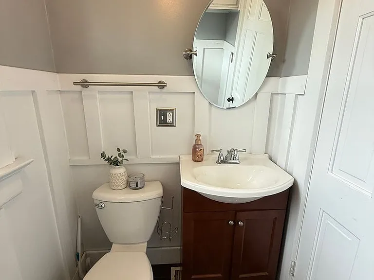 403 Englewood Ct — Photo 13