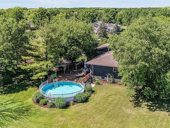 3rd image of 14945 Glen Crest Ln