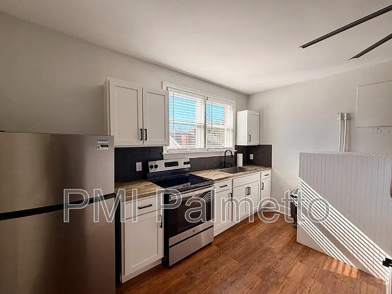504 1/2 State St — Photo 6