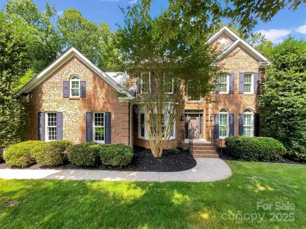 2027 Brook View Ct, Matthews, NC 28104