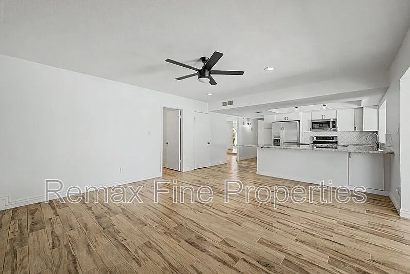 5228 E Karen Dr