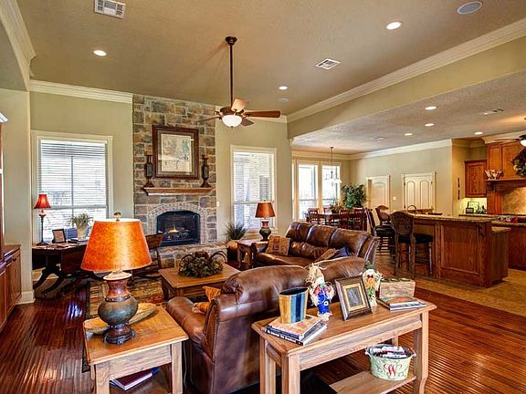 3rd image of 4811 Williams Creek Dr