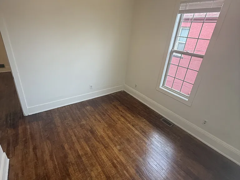 973 Payne Ave — Photo 2