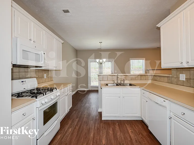 740 Winbrook Dr — Photo 6