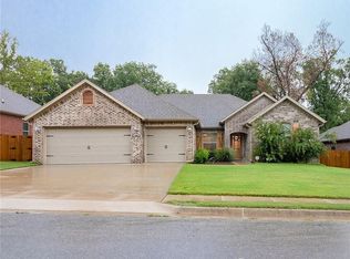 1204 Hickory St, Cave Springs, AR 72718