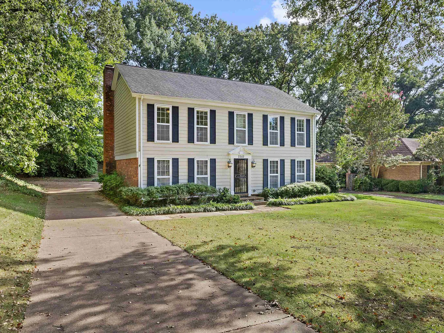 4 bed, 2.5 bath, 2586 sqft, $2,900 — Photo 2