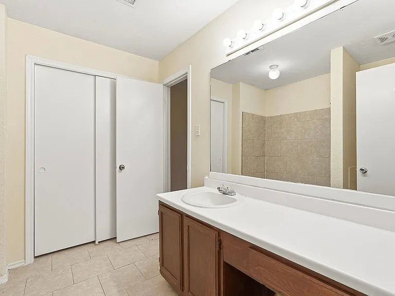 1431 Stevenage Ln — Photo 13