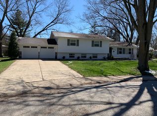 216 Sandalwood Dr, Naperville, IL