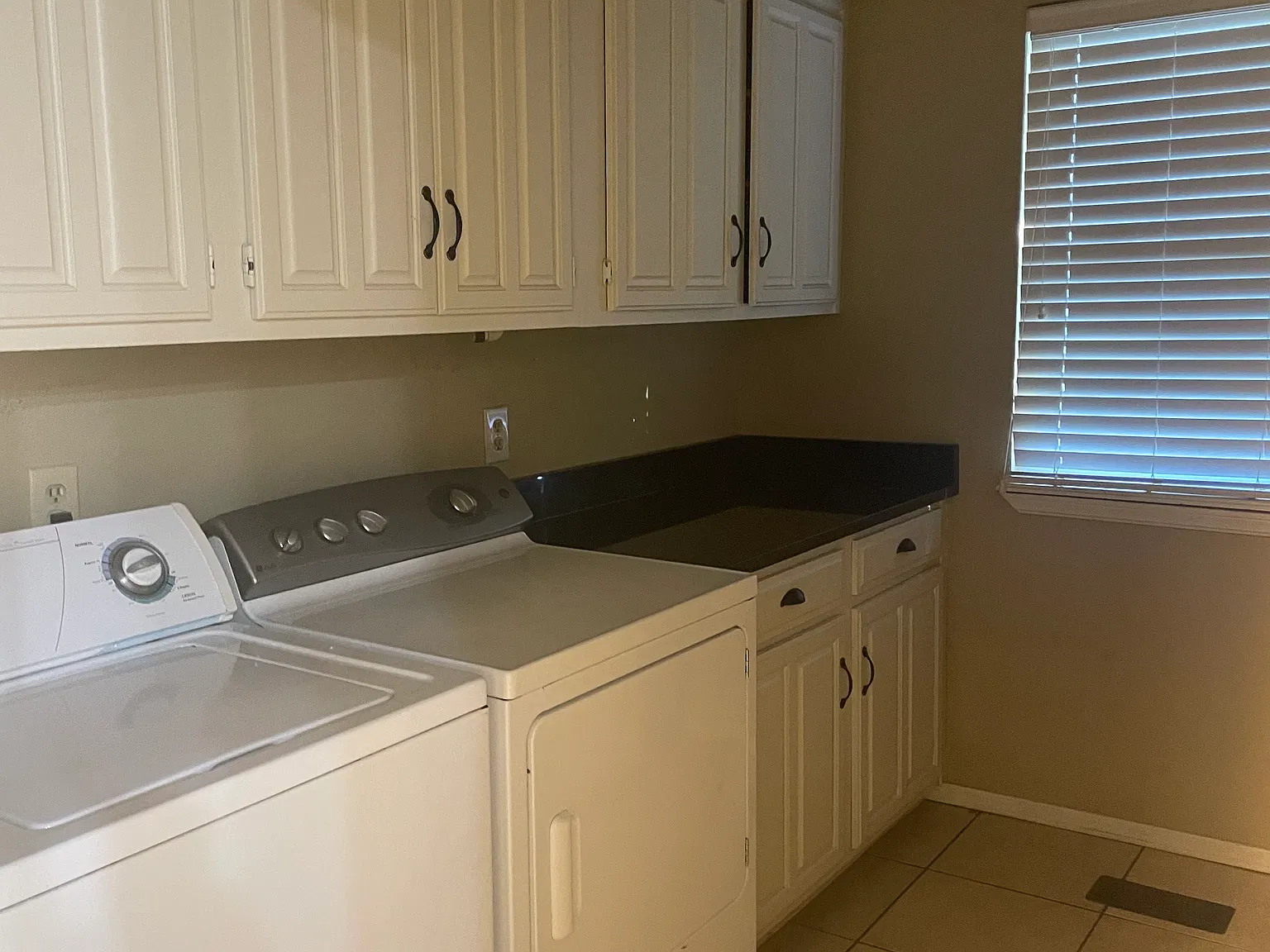 4 bed, 1889 sqft, $1,850 — Photo 2