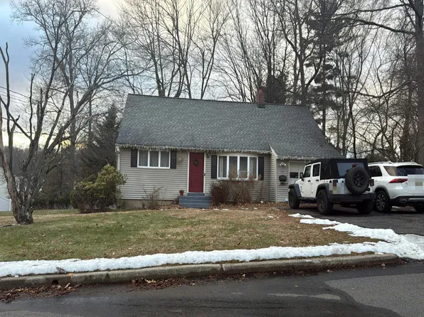 121 Split Rock Ln, Park Ridge, NJ 07656