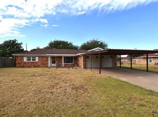 735 S 21st St, Slaton, TX 79364