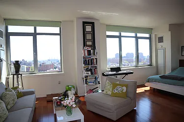 Rented by R New York