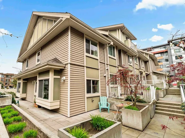 621 Langside Ave #15, Coquitlam, BC V3J 0A8