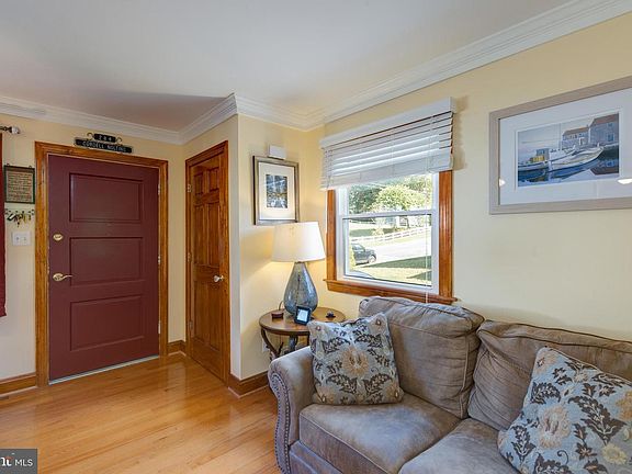 3rd image of 103 Elmar Dr SE