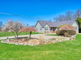 3944 Loves Creek Dr, Howell, MI 48843