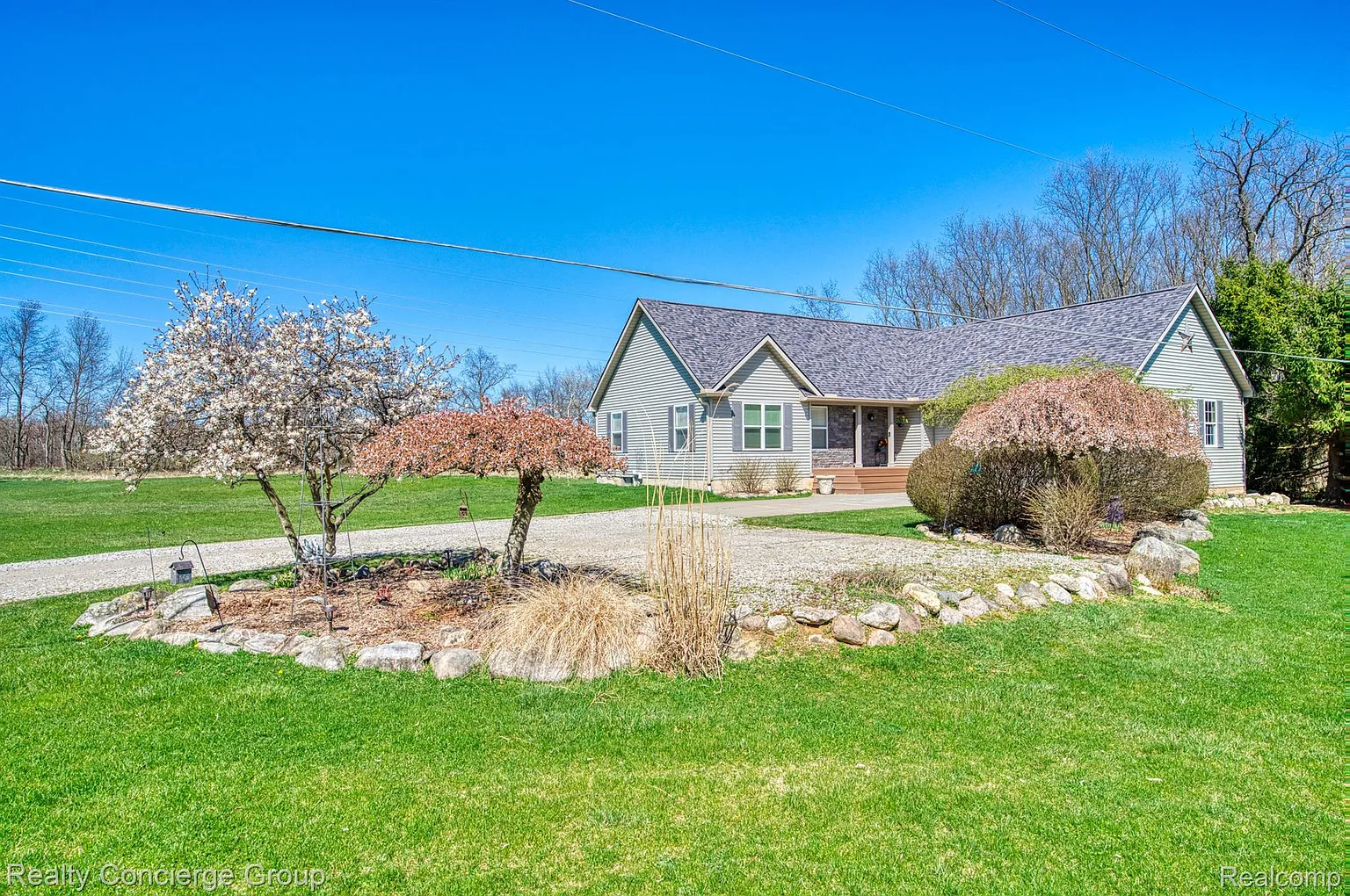 3944 Loves Creek Dr photo 1