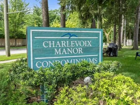 201 Meech St APT 16, Charlevoix, MI 49720