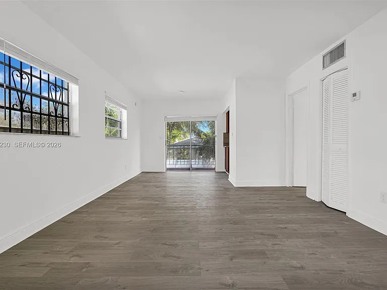 8295 NE Miami Ct #4 — Photo 21