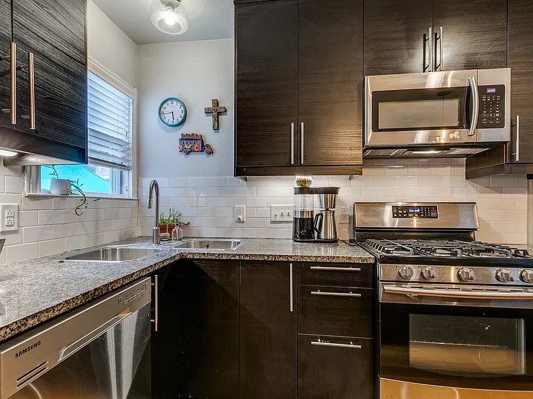 721 Elmwood Dr — Photo 9
