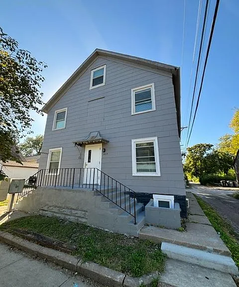1425 S 10th St — Photo 1