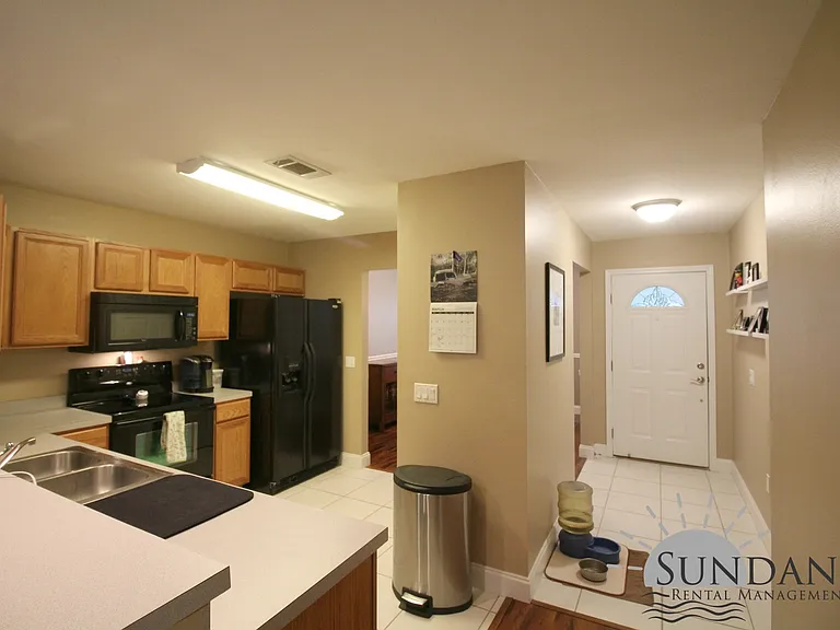 1719 Pine Ave — Photo 2