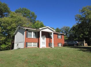 5826 Deer Trl, Godfrey, IL 62035