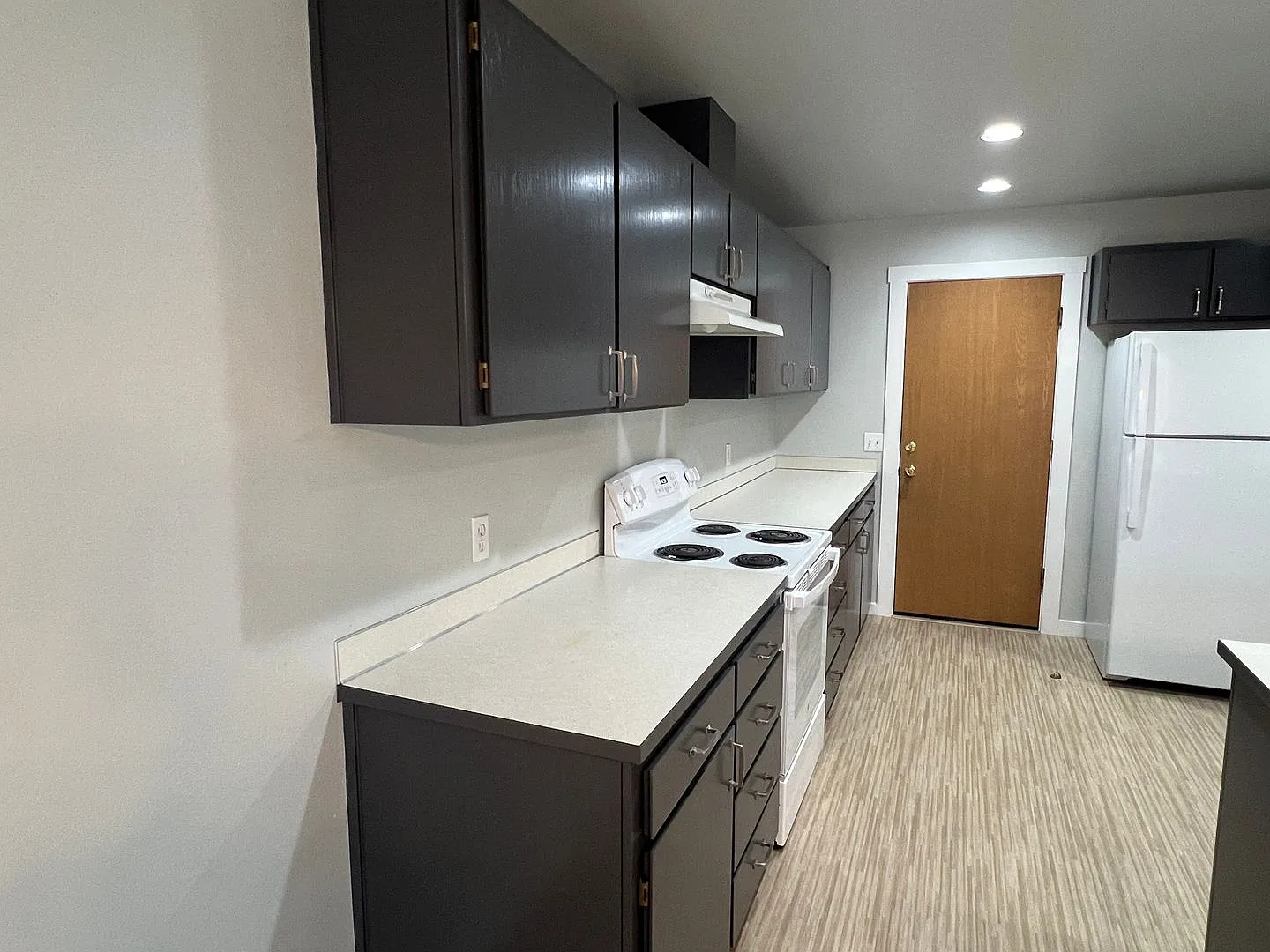 Spacious 4-Bedroom Townhome in Edmonds | Mukilteo School District | Available NOW — Photo 3