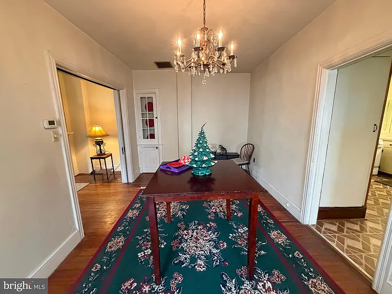 508 W Burke St — Photo 13