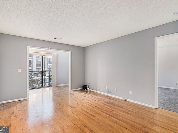 5th image of 2657 Lenox Rd #38