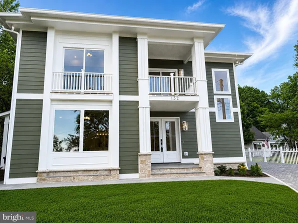 132 N Earley St, Alexandria, VA 22304