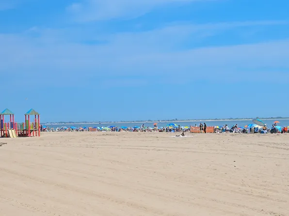 65 Oceana Drive East image 38 of 44